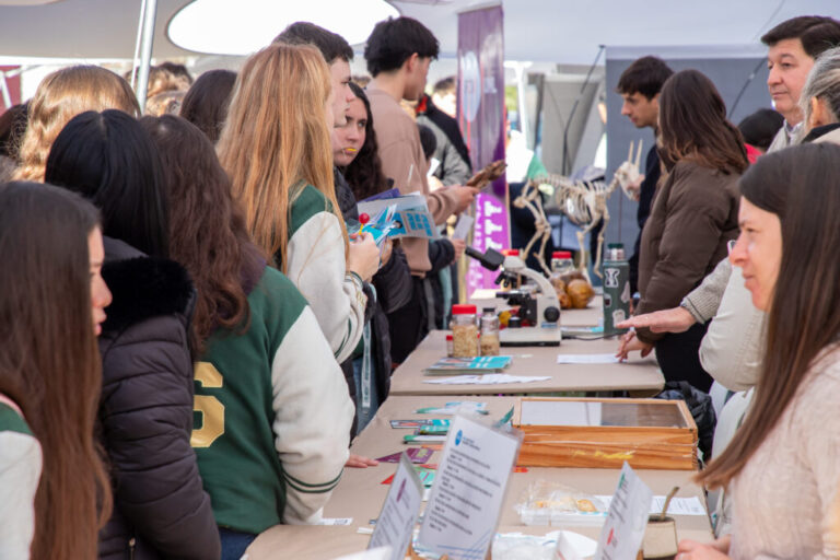 La Feria de las Carreras volvió a reunir la oferta académica de Esperanza y la región