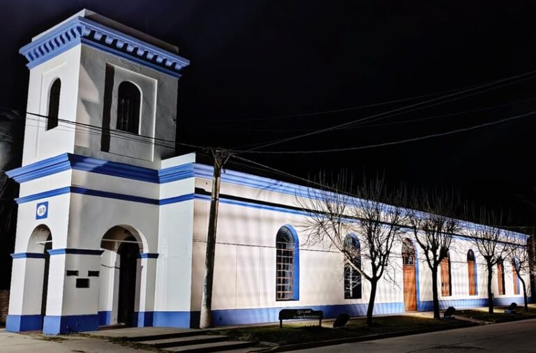 Restauran la fachada de un edificio emblemático que narra la historia de San Carlos Sud