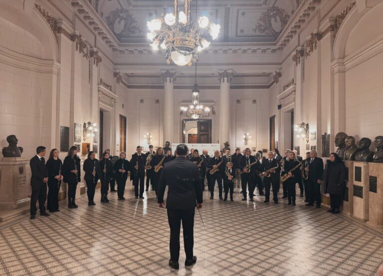 La música como identidad: el Programa Intercomunal de Bandas Civiles Comunitarias presentó una versión institucional del Himno
