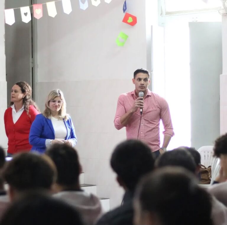 Prevenir y acompañar: una iniciativa sobre salud mental recorrerá las escuelas de San Carlos Centro