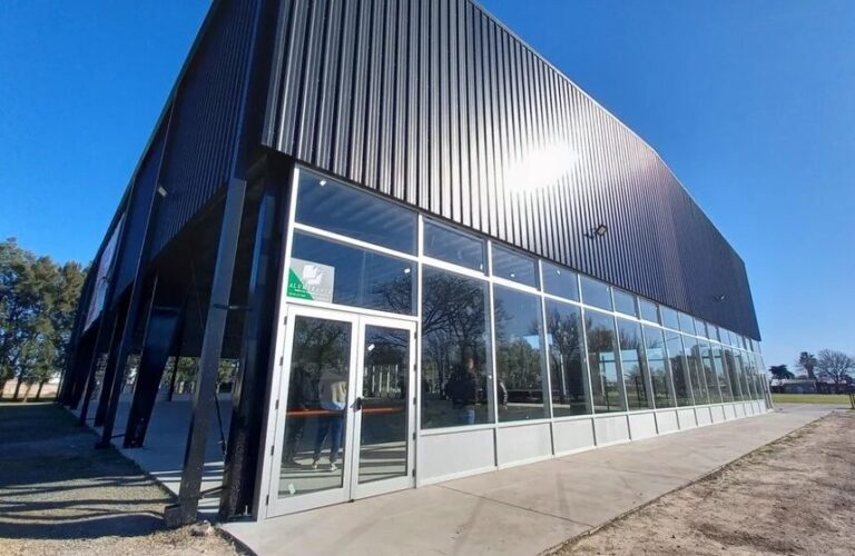 Franck continúa ampliando su Polideportivo Comunal con una inversión superior a los $300 millones