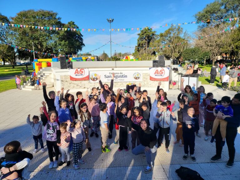 San Agustín celebró el Mes del Niño con una jornada de juegos y encuentro en la plaza